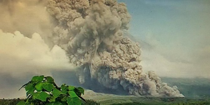 Gunung Semeru Erupsi, Wabup Lumajang Minta Lintasan Warga di Jalur Lahar Ditutup