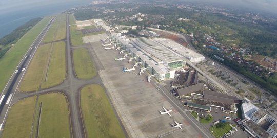 Bandara Balikpapan Sempat Ditutup Karena Retakan di Runway, 13 Penerbangan Terlambat