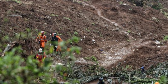 Hujan Deras, Longsor Timpa Rumah di Kampung Cisarua Sukabumi Hingga Rusak Berat