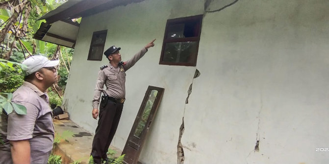 Tembok Tiga Rumah di Ciamis Retak Dampak Gempa Garut, Penghuni Pilih Tetap Bertahan