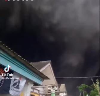 gunung semeru erupsi ini penampakan wedus gembel di atas rumah warga