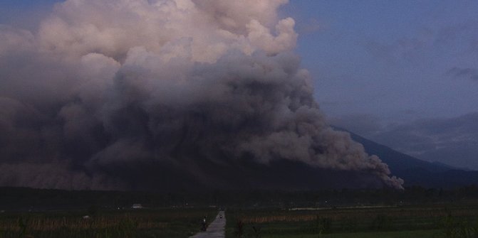 BNPB Pastikan Erupsi Gunung Semeru Tak Sebabkan Tsunami