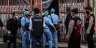 Menunggu Janji Polisi Buka-bukaan Soal Penyebab Sekeluarga Tewas di Kalideres