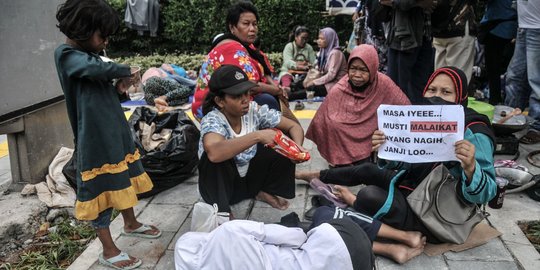 Nestapa Warga Kampung Bayam Kembali Dirikan Tenda Darurat di Balai Kota