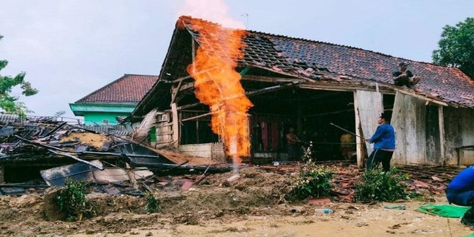 Sumur Bor di Sampang Semburan Api, Satu Warga Terluka