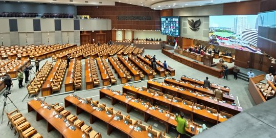 Rapat Paripurna DPR Sahkan RKUHP Jadi UU | Merdeka.com