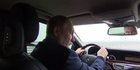 Putin Kendarai Sendiri Mobil Mercedes di Jembatan Crimea yang Dibom Ukraina