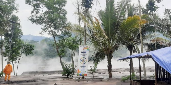 Jembatan Tertutup Lahar Hujan Gunung Semeru, Warga Sumberlangsep Terisolasi