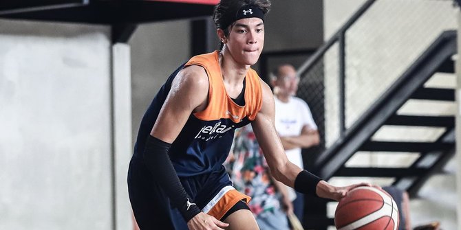 Potret Eddy Meijer Anak Maudy Koesnaedi Latihan Basket, Penampilannya Bikin Salfok
