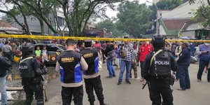 Foto-Foto Kondisi Sekitar Kantor Polsek Astana Anyar usai Ledakan Bom Bunuh Diri