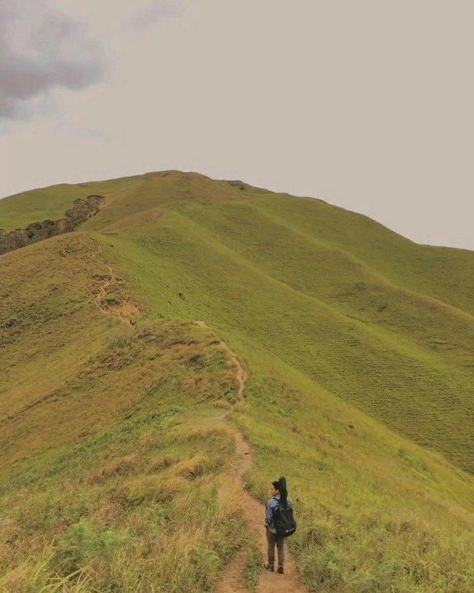 4 pesona eksotis bukit holbung di samosir tempat syuting film ngeri ngeri sedep