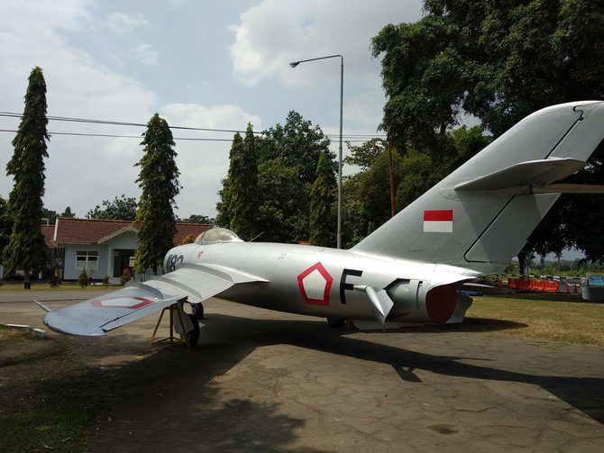 pesawat mig 17 tni au