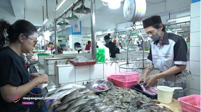 Momen Keseruan Mayangsari Belanja Di Pasar Ikan Habiskan Uang Puluhan