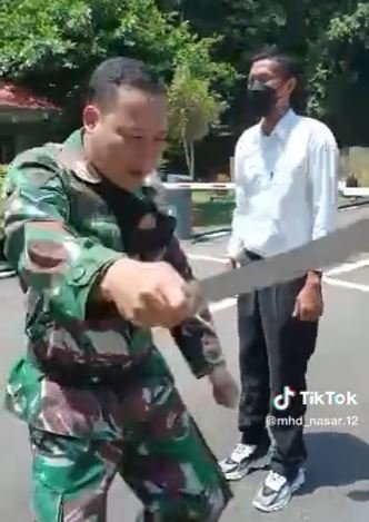 kelakuan calon tentara ini bikin anggota tni emosi setengah mati temannya ngakak