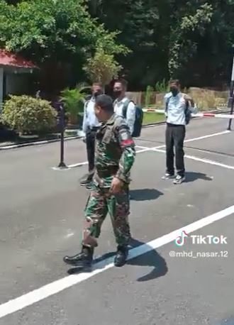 kelakuan calon tentara ini bikin anggota tni emosi setengah mati temannya ngakak