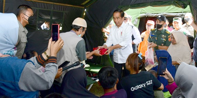 Jokowi ke Cianjur Lagi, Serahkan Bantuan Renovasi Rumah Korban Gempa