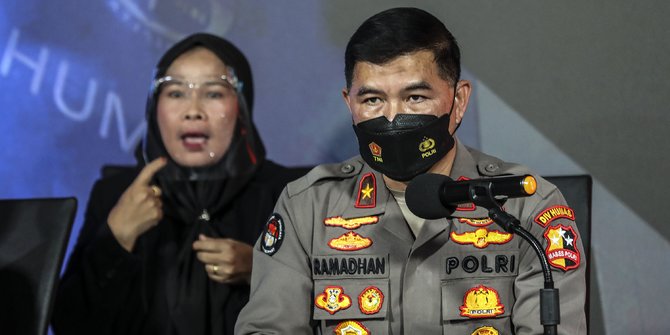 Polisi Periksa Keluarga Pelaku Bom Bunuh Diri Polsek Astana Anyar Bandung
