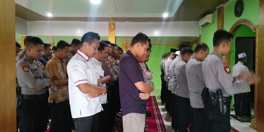 Polisi di Aceh Gelar Salat Gaib dan Doakan Aiptu Sofyan Korban Bom Bunuh Diri