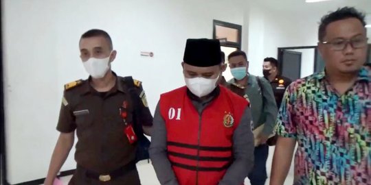 Jadi Tersangka Korupsi Dana Desa Kades Di Lumajang Ditahan Jaksa 5225