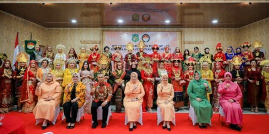 Keseruan HUT ke-23 Dharma Wanita Persatuan Kota Medan, Gelar Acara Fashion Show