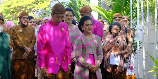 Janur Kuning Melengkung di Rumah Jokowi, Prosesi Siraman Kaesang Selesai