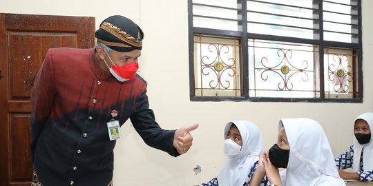 Cegah Stunting Sejak Dini, Ganjar Ajak Siswi SMP Gerakan Jo Kawin Bocah