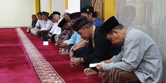 Bacaan Tahlil Latin Lengkap dengan Susunan dan Artinya
