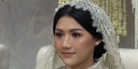 Sungkeman, Erina Minta Restu Ibu untuk Jalani Kehidupan Baru Bersama Kaesang