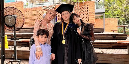 Momen Wisuda Tiara Savitri Putri Mulan Jameela, Penampilannya Curi Perhatian