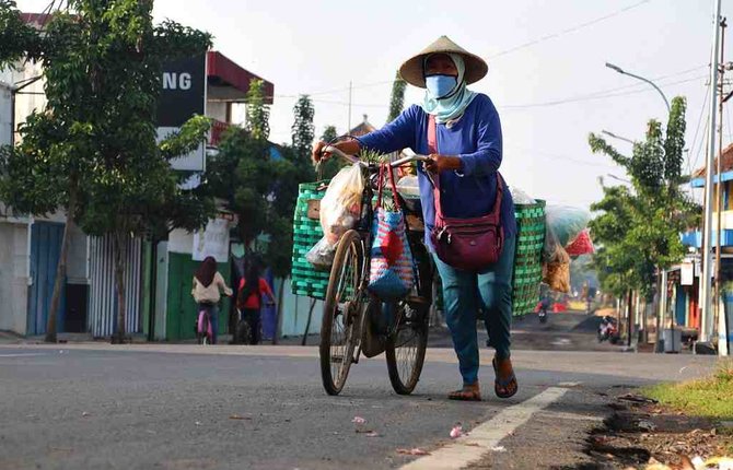 ilustrasi penjual sayur keliling pakai sepeda