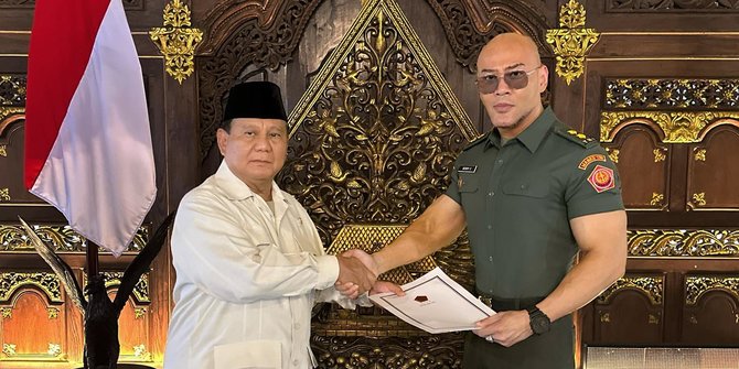 Jubir Prabowo Beberkan Alasan Deddy Corbuzier Diberi Pangkat Letkol Tituler TNI