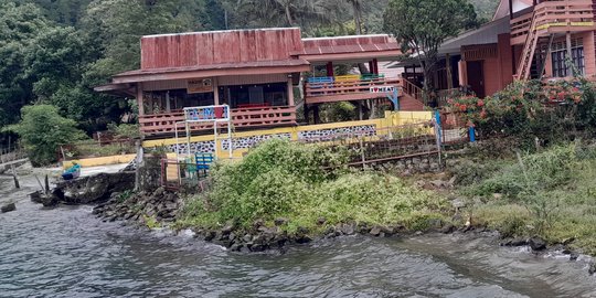 Sebuah Desa di Tepi Danau Toba