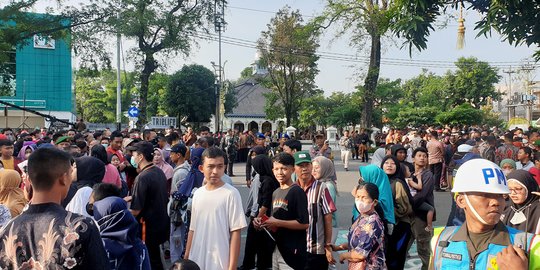 Ngunduh Mantu Jokowi, Ribuan Relawan dan Warga Padati Loji Gandrung