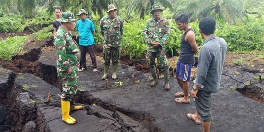 Heboh Ribuan Hektare Lahan Warga Amblas Sedalam 4 Meter