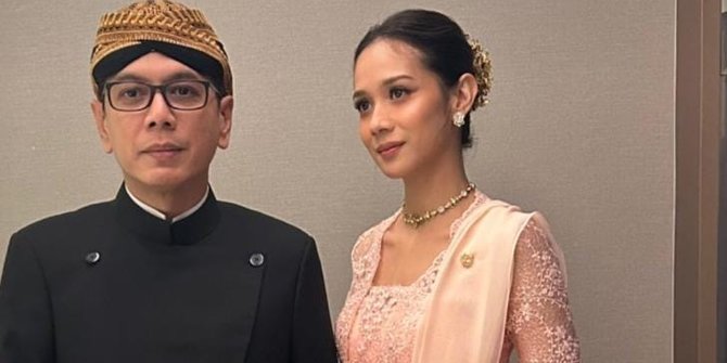 Potret Gista Putri Istri Wishnutama di Nikahan Kaesang Pangarep, Tak Pakai Alas Kaki
