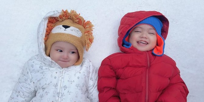 Momen Shaquille dan Jourell Anak Cut Meyriska Main Salju di Korea, Gemesin Banget!