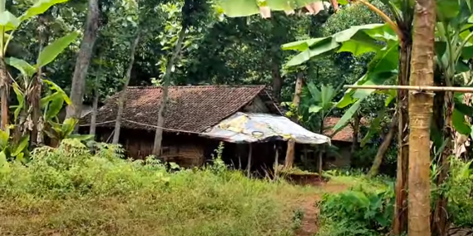 Unik, Potret Rumah Sederhana Berdinding Bilik Bambu Belasan Tahun Tanpa Listrik