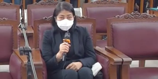 Ekspresi Putri Candrawathi Ditanya Hakim soal Sosok Perempuan di Rumah Bangka