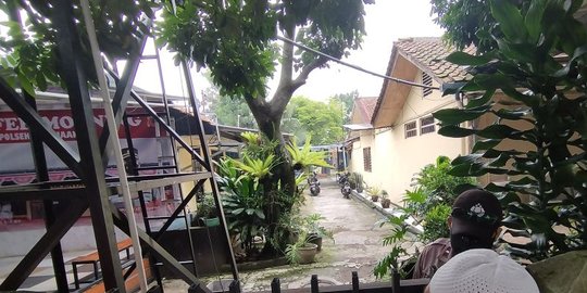 Densus 88 Geledah Indekos di Bandung