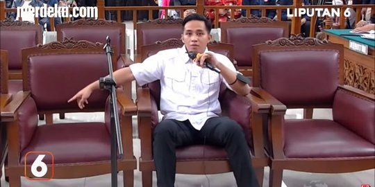 Momen Ferdy Sambo Sodorkan Iphone dan Dolar ke Bharada E, Kuat Maruf dan Bripka RR