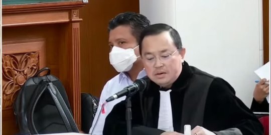 Ferdy Sambo Tatap Sinis Bharada E