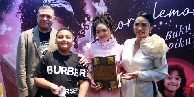Amora Putri Krisdayanti Ikuti Jejak Sang Ibu Jadi Penyanyi, Keluarkan Single Pertama