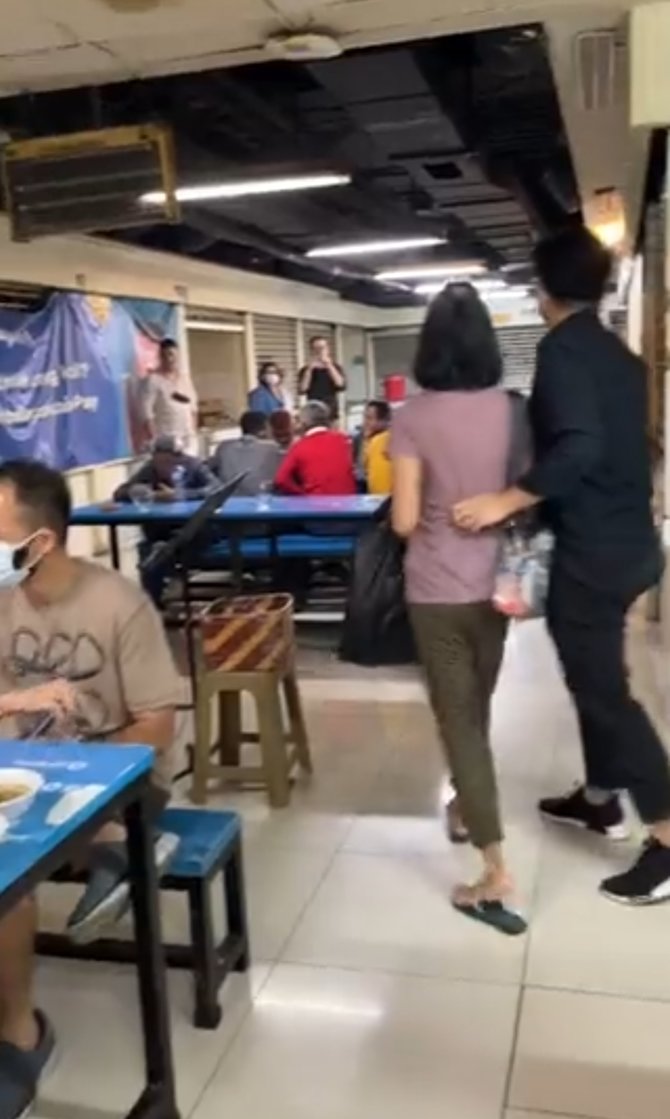 momen pria lamar kekasih di pujasera aksinya viral