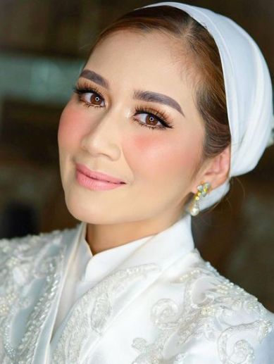 intip potret cantik dine mutiara aziz kekasih baru sahrul gunawan