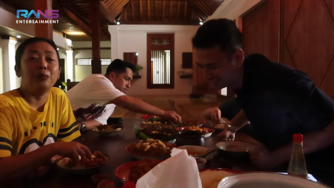 raffi ahmad berkunjung ke pendopo soimah
