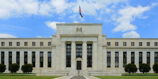 Lonjakan Inflasi Belum Usai, The Fed Naikkan Suku Bunga Tertinggi dalam 15 Tahun