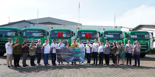 Tutup Tahun, UD Trucks Serahkan 32 Unit Quester Euro 5