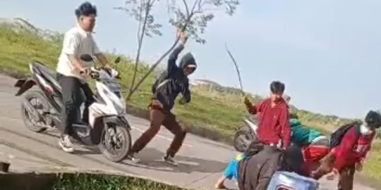 Viral Tawuran Pelajar Bersenjata Celurit Besar di Bekasi, Ini Kesaksian Warga
