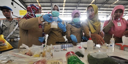 Sidak Pangan di Tangerang, Petugas Uji Kandungan Produk dan Ancam Pedagang Nakal