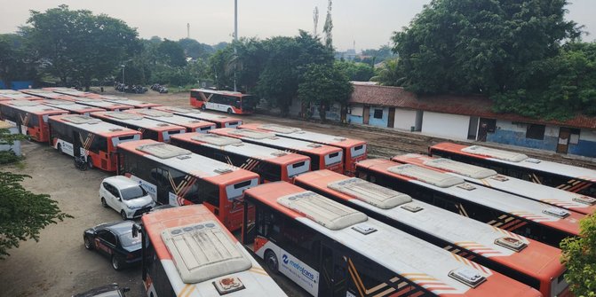 Menengok Kesibukan Pool Pinang Ranti, Tempat Bus TransJakarta Disebut Mangkrak